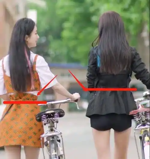 166cm李冰冰跟165cm合体,穿同款鞋子拍杂志封面,差距全在腿上了