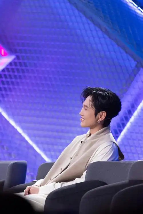 孟鹤堂超话#今晚开放麦#晚21:00,和@孟鹤堂一起快乐开麦!