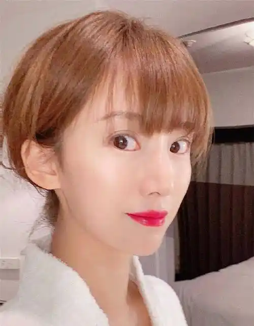 阔太李念晒素颜健身照,皮肤白皙身材好,少女感满满_丈夫_和平_支持