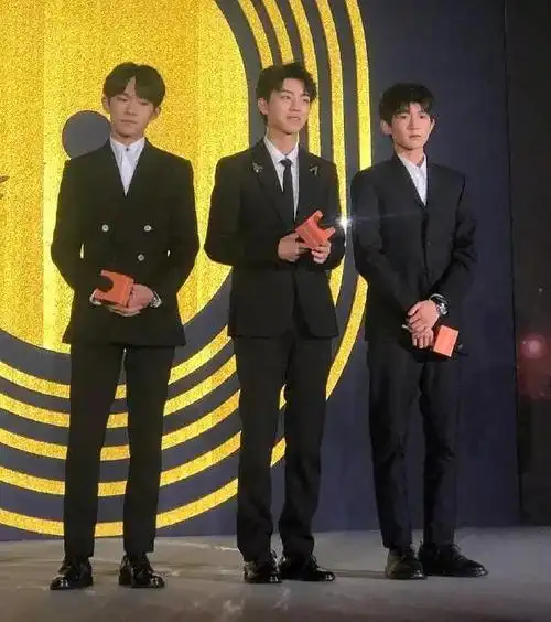 易烊千玺王源身高(娱乐圈身高成迷)(4)