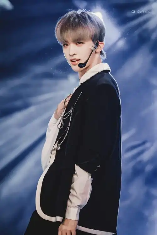 常华森银发造型