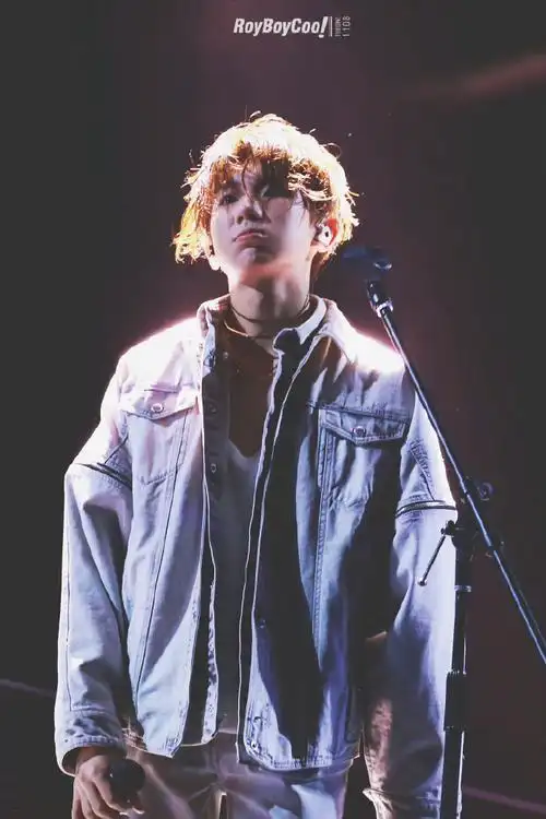 王源超话未成年进行时,一起来嘟嘟嘴    #王源看我们如何相遇vlog