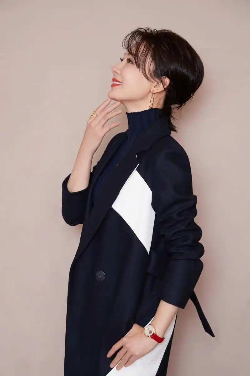 42岁秒变20岁青春少女,看完我也想剪短发了|陈数|发型|短发_新浪新闻