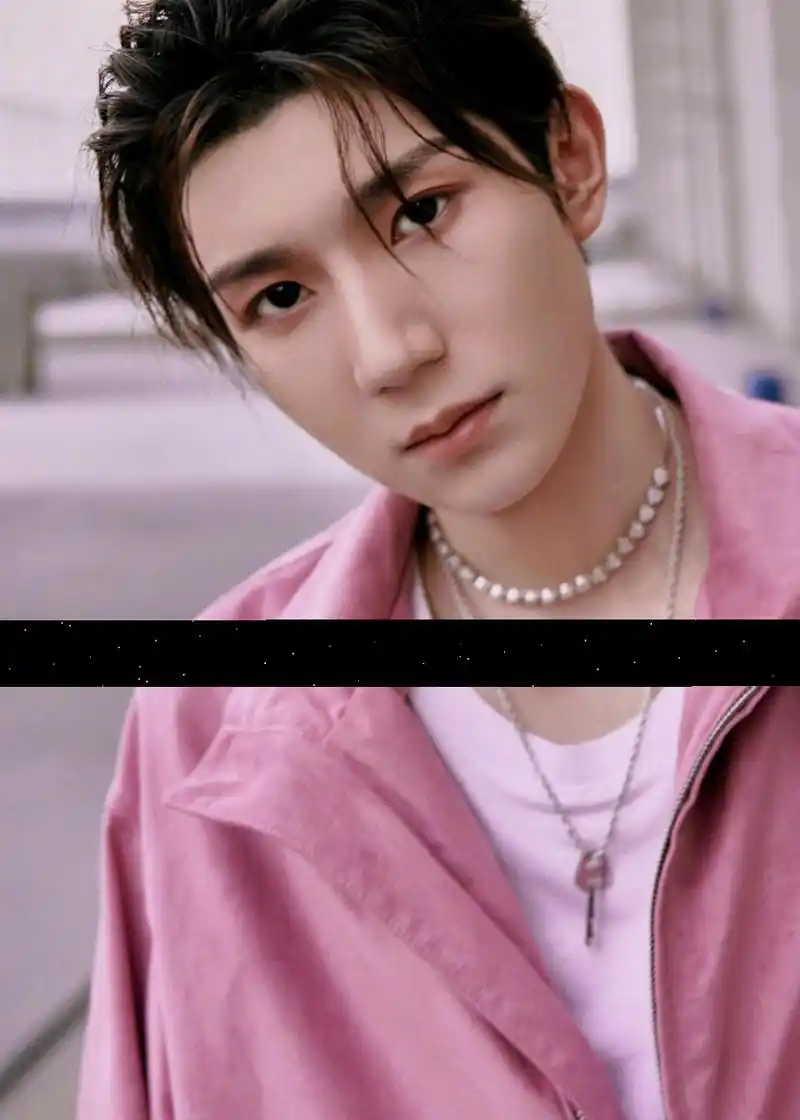 谁说的男生不能穿粉色?王源穿就挺帅,少年感十足