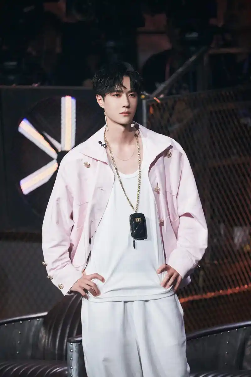 简介:王一博《这就是街舞3》第九期剧照图片,分享一组王一博图片给