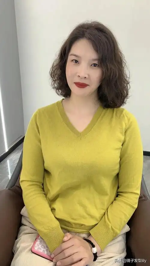 波波头卷发短发发型图片(最洋气最年轻的短发波波头发型)(8)