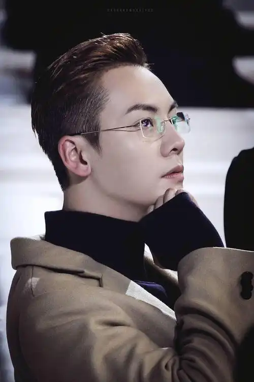 男明星戴眼镜感觉都很贵气啊