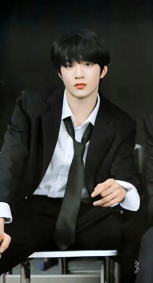 刘耀文理想之途概念海报