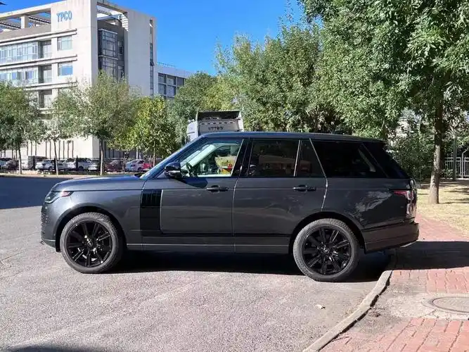 2023款加规路虎揽胜运动行政版实拍行情