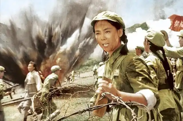 一组彩色的老电影英雄儿女剧照虽时隔半个世纪仍是感动不不已