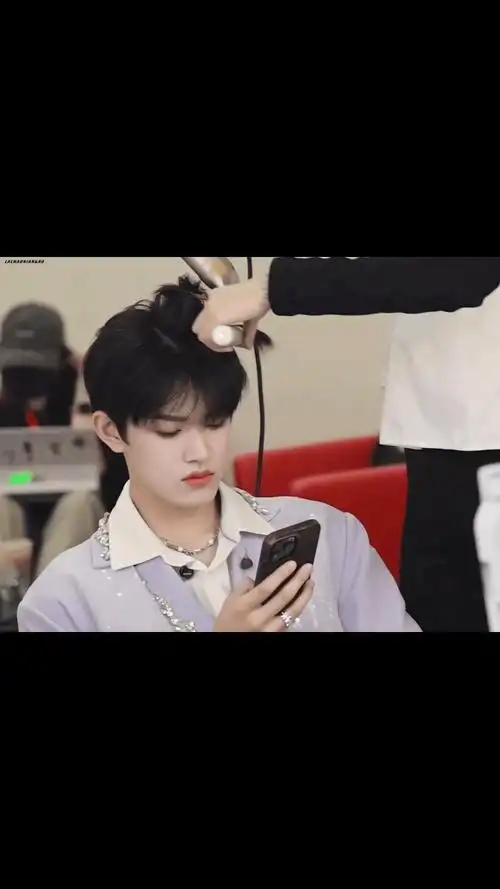 关注打开新页热度(1972)评论(22)分享推荐喜欢短视频刘耀文宋亚轩碗盆