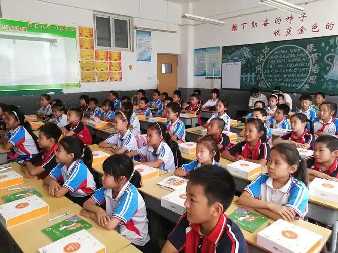 热烈祝贺莒南县涝坡镇中心小学2019年新学期四年级"双线双师英语课堂"