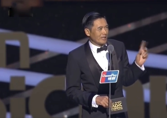 《mama音乐颁奖礼》,12月14号晚在香港站继续举行颁奖典礼