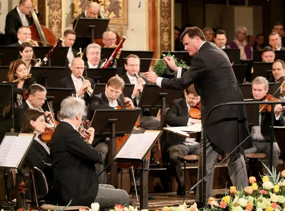 (19)维也纳新年音乐会举行预演