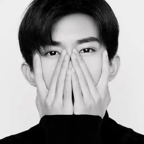 易烊千玺——手控