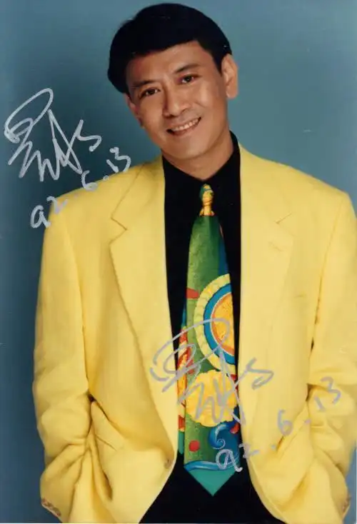 1960年代至1990年代著名的实力派歌手,纵横乐坛35年,罗文在香港乐坛有