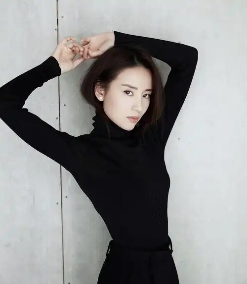 温柔优雅的赖雨蒙淡雅娴静风姿绰约