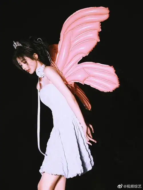 鞠婧祎0618生日大片来咯