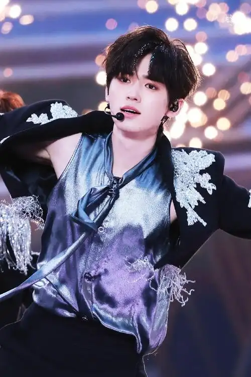 宋亚轩闪钻西装##宋亚轩你好闪