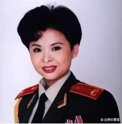 董文华22岁嫁初恋23岁爆火31岁生子38岁跌落神坛