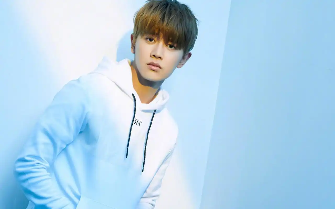 大陆明星,时尚,高清,帅气,休闲,任嘉伦,壁纸,1920x1200