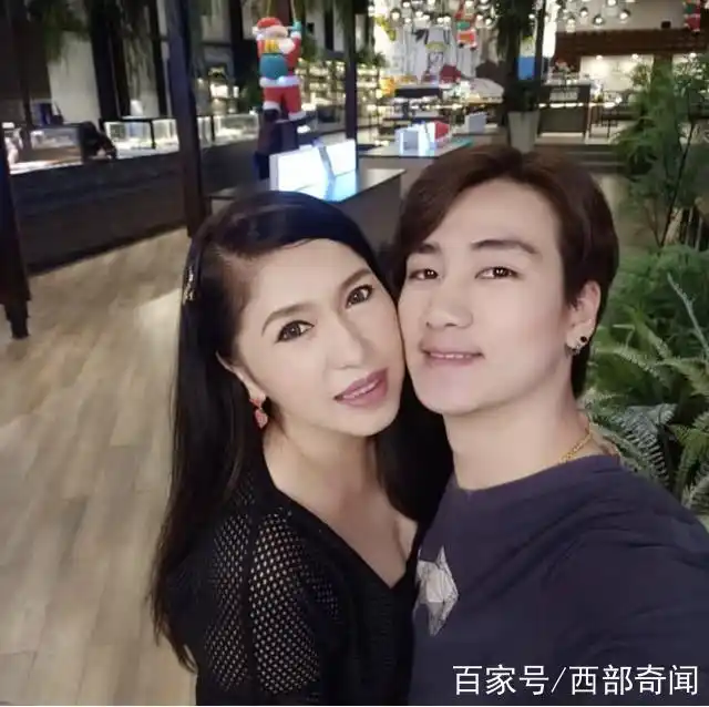 泰国53岁女富婆与小31岁小鲜肉结婚,网友:骗钱的,你得小心了