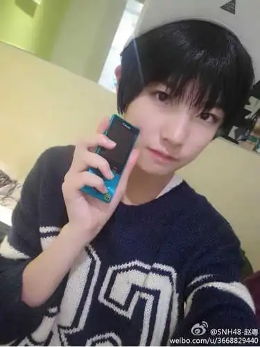 不过说到底赵粤本身就是一个少年气很足的女孩子,又酷又可爱,我一直