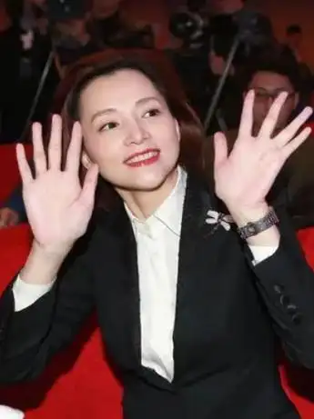 从国民女神,到销声匿迹,49岁董卿,不再被宽容