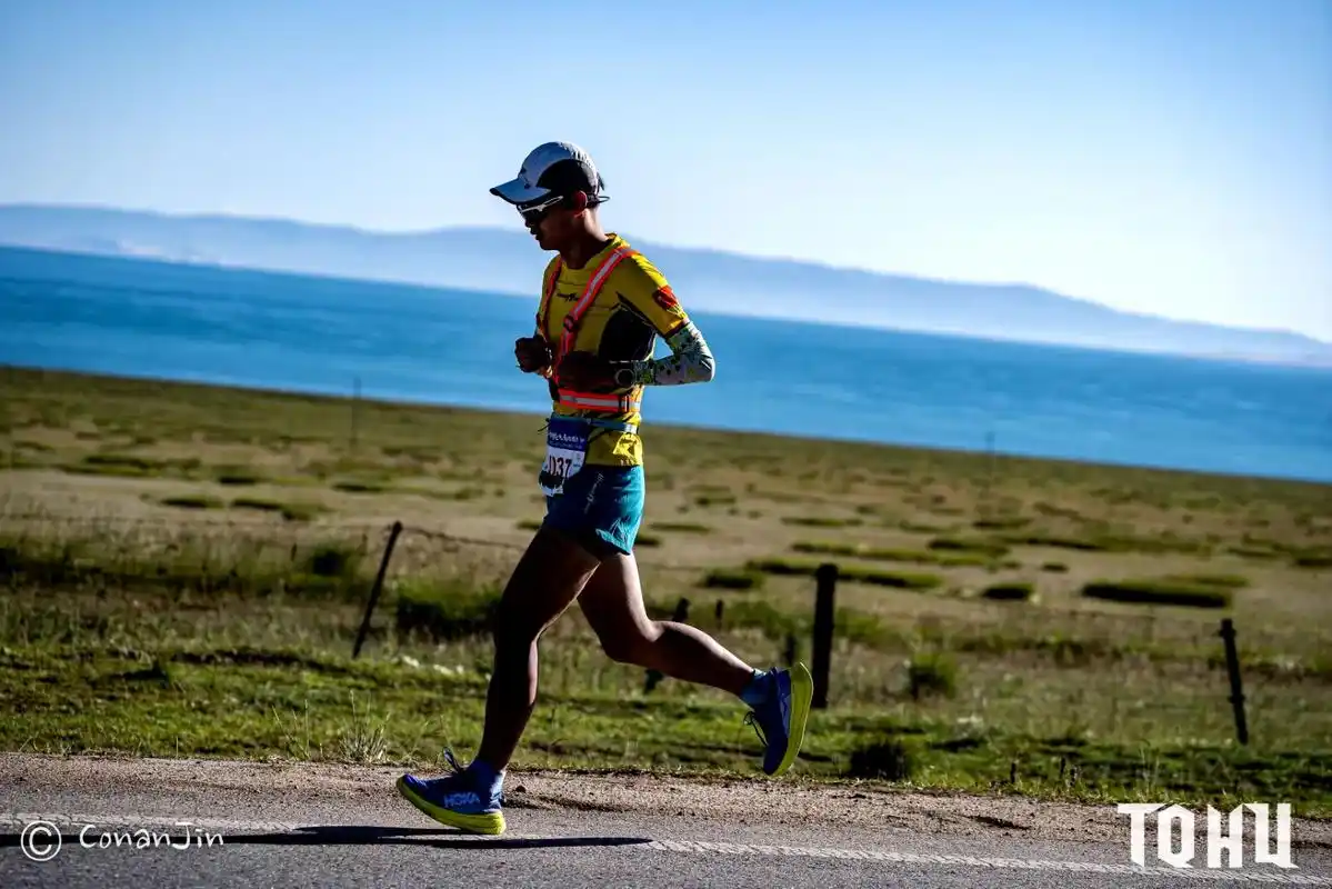 环青海湖超级马拉松奔跑在醉美的景致中