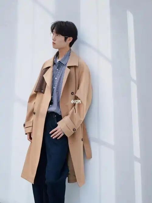 男生秋季复古帅气风衣穿搭街拍走起来