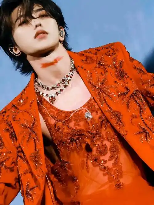 蔡徐坤在新加坡演唱会如期举行,现场气氛热烈