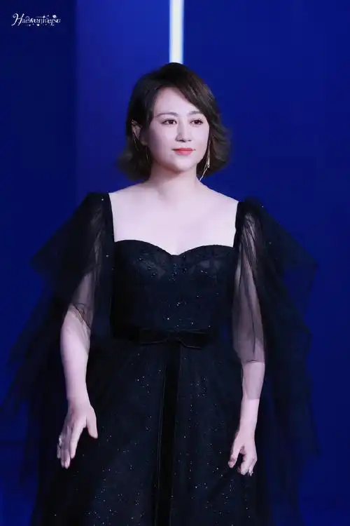 马丽超话#愚人节站姐团建#    在沉寂黑夜之中的繁星    @演员马丽