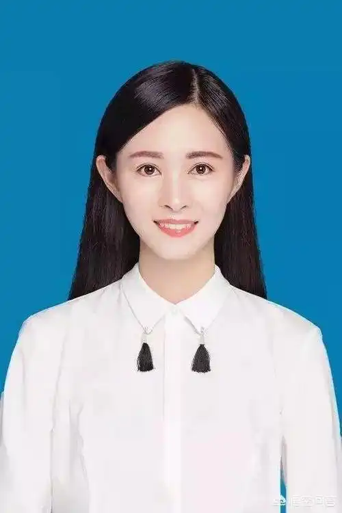 头条问答 - 嘴唇比较厚的女生在拍证件照的时候应该怎么做?(4个回答)