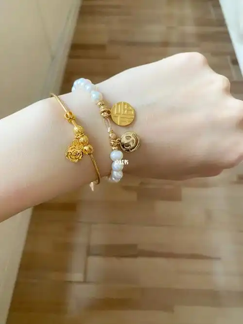 六福手镯77珍珠手链叠戴