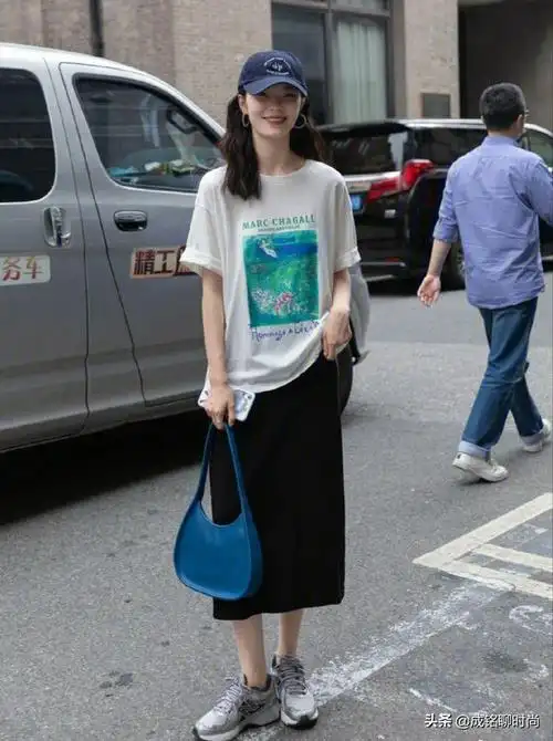 长t恤怎么搭配,长款t恤如何搭配衣服好看又时髦(简约又显嫩的长款t恤