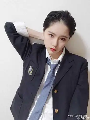 为什么成果早期会有个别大尺度写真?