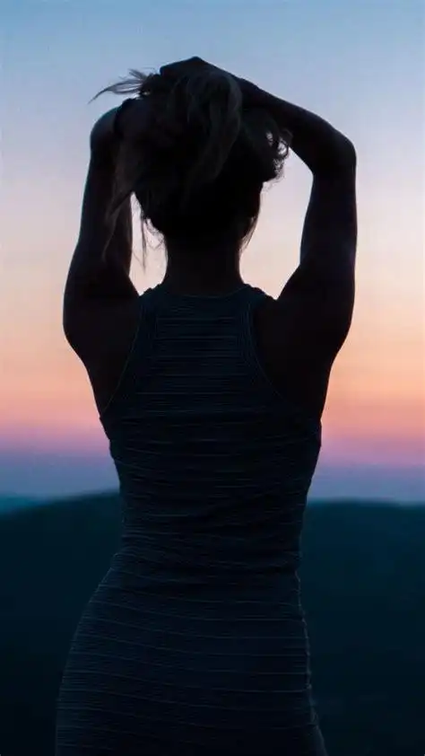 成熟高雅的背影女图片高级撩人背影图片2022已更新今日更新