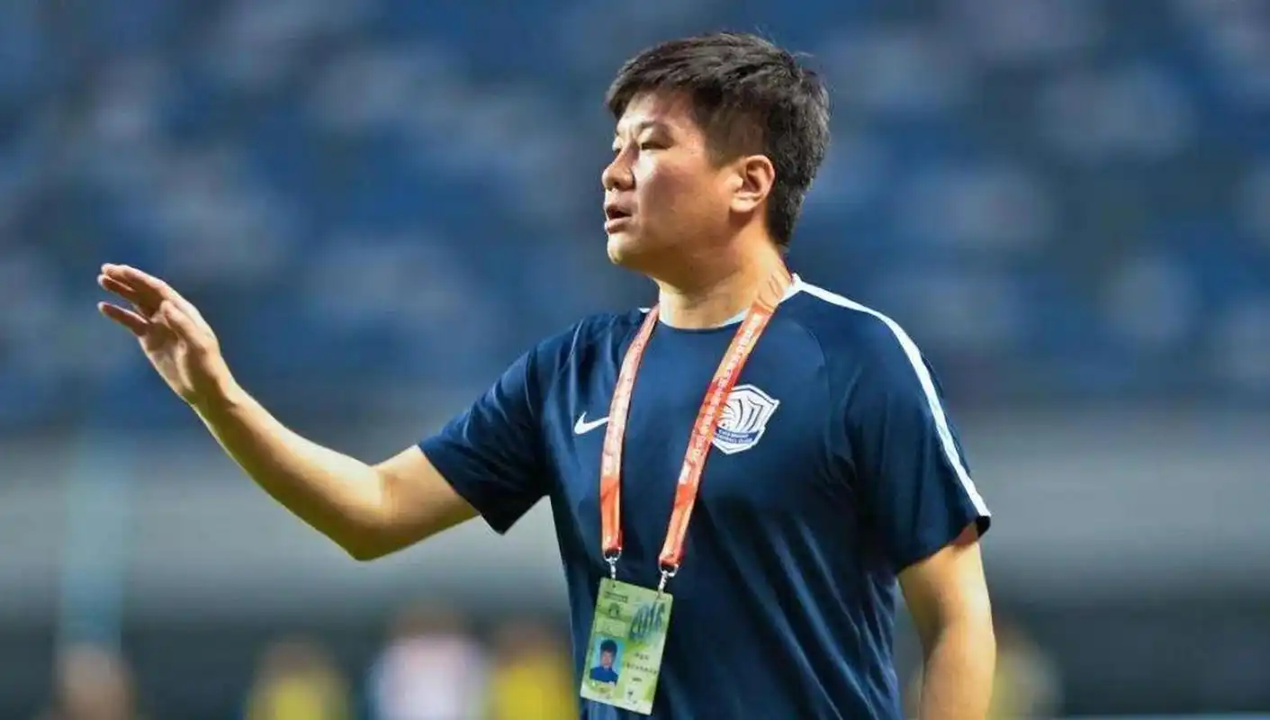 李金羽,又一位出生在辽宁省沈阳市的足球运动员,1977年出生,曾在1993