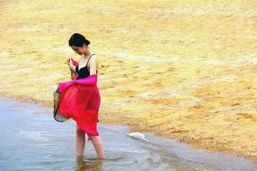 【欢乐海比基尼模特秀】