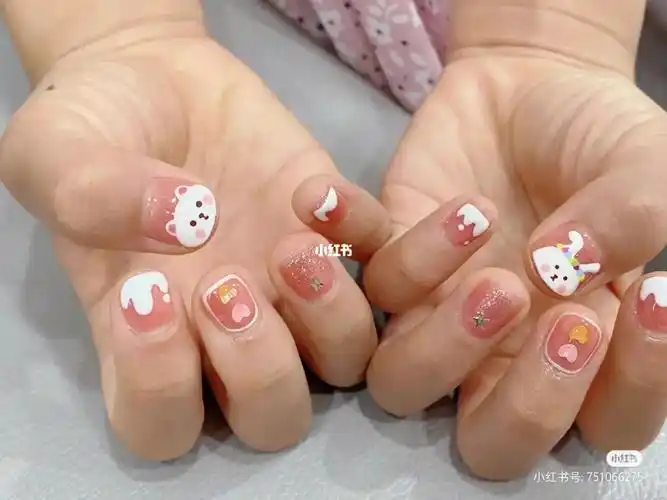 美甲,今年我真是开挂了 ,手不抖,眼不花,一笔一笔画成画图二是款式图