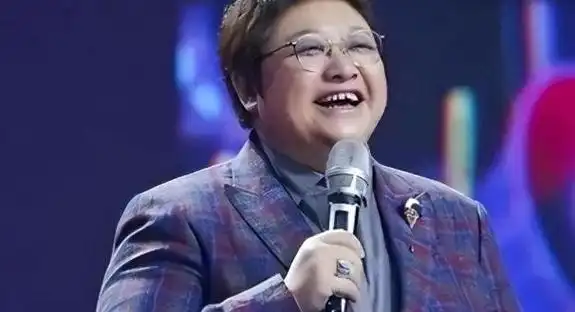 回顾瞒不住了韩红隐藏多年背景曝光韩红自己就是最大的底气