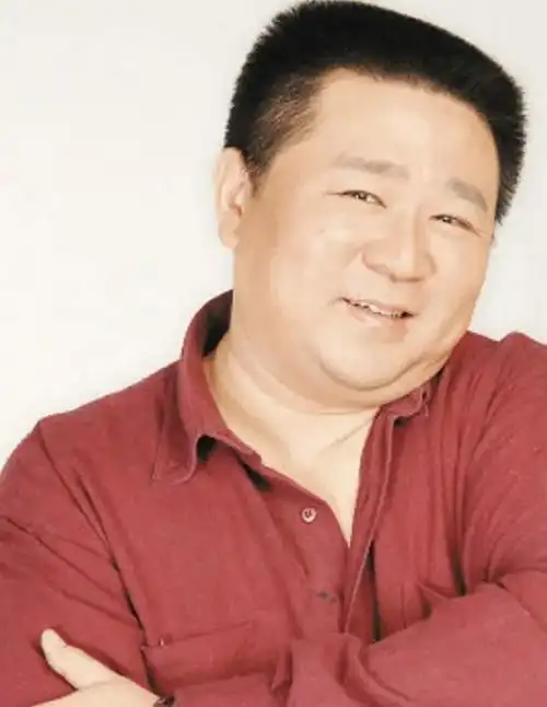 演员梁冠华:我这辈子最正确的决定,就是娶了倒追我的导演妻子