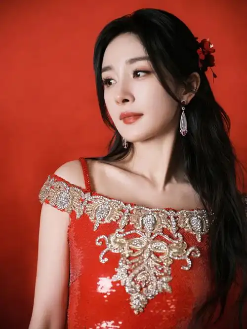 春晚##杨幂新中式红裙