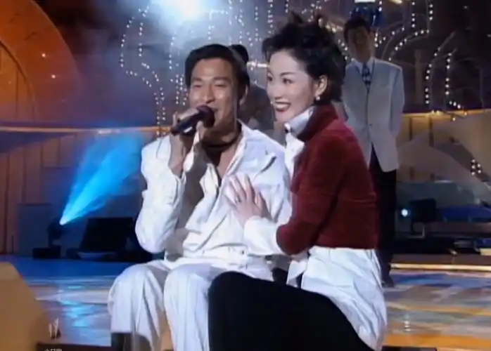 刘德华喝醉酒后竟是这样的状态,一旁的梅艳芳都看傻了