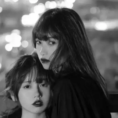 高级闺蜜头像真人黑白高清图片