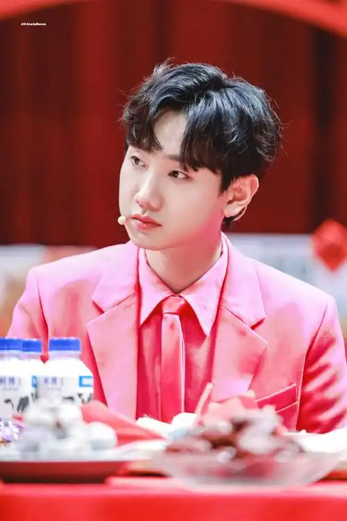 12.12 辽视春晚粉色小泷在.线.发.糖@汪苏泷#汪苏泷官宣加盟辽视春晚