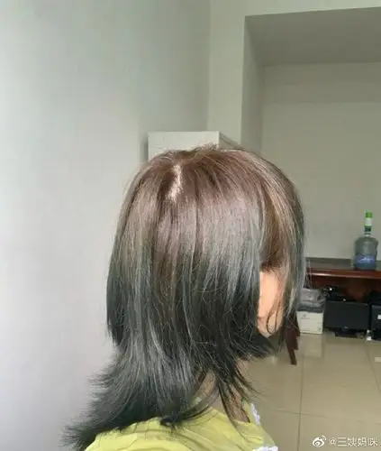 染发又爆顶自己染爆顶,这次我妈来,还. 来自三姨妈咪 - 微博