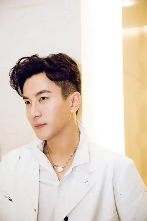 刘恺威 _ 明星各种服装[图片专辑] _ 图片网