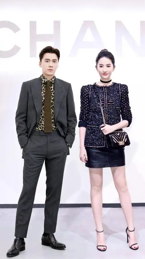 刘亦菲李易峰官宣恋情,发文:往后余生,我只要你,引起全网热议