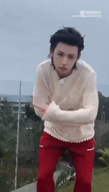 晨练式舞蹈#被这段舞蹈笑死了@小鬼-王琳凯感觉还没睡醒就开始营业了